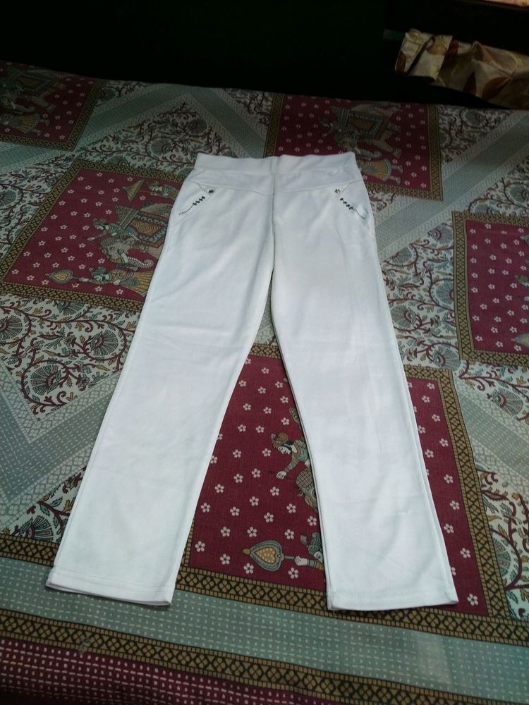 white jegging /pant