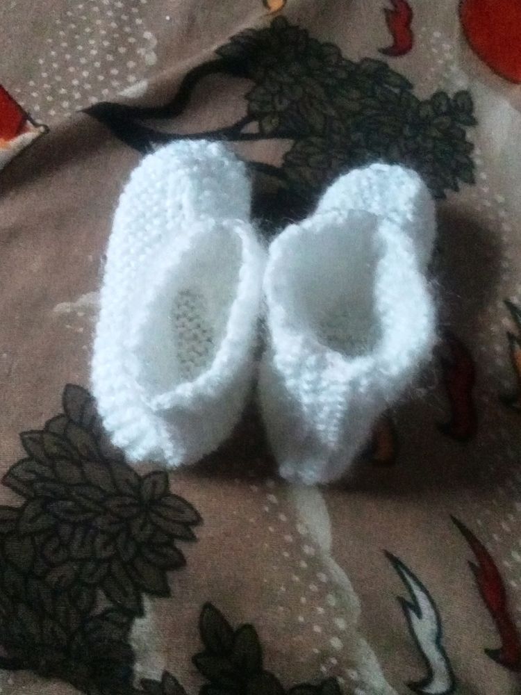 Hand Made  Woolen  Socks Or Shoes For Baby