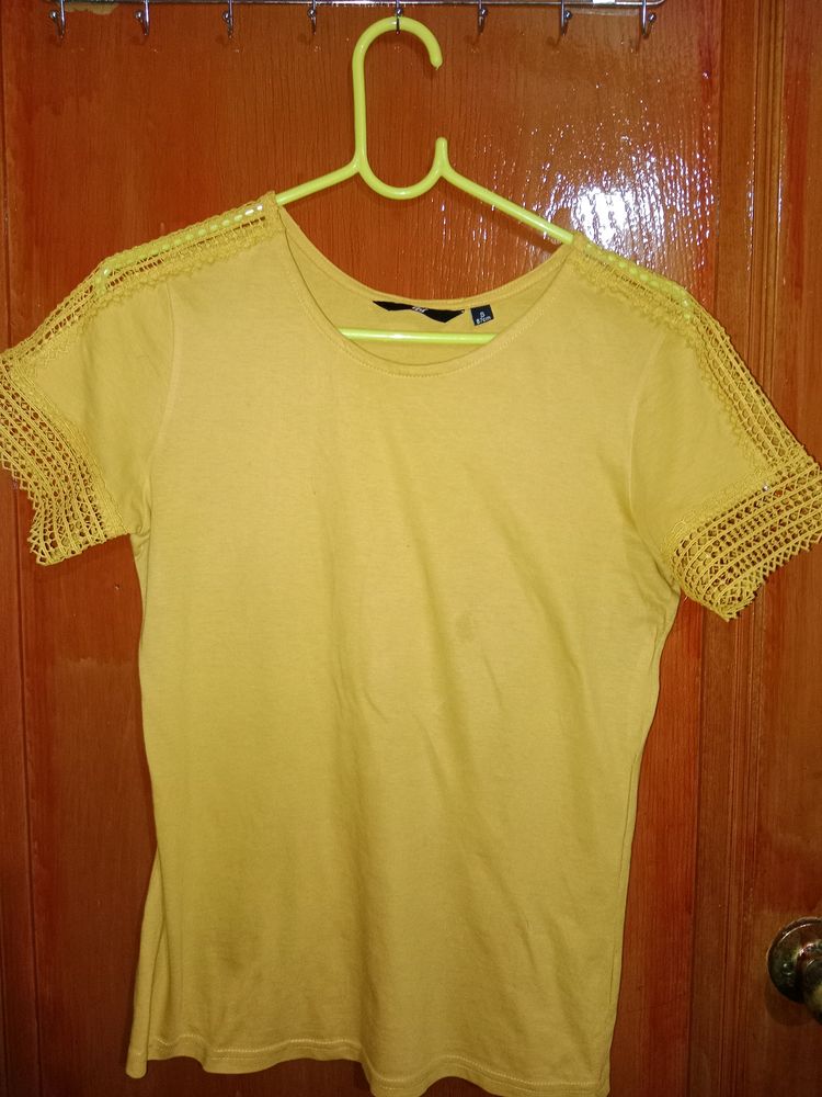 Round Neck Tshirt With Lace Trims