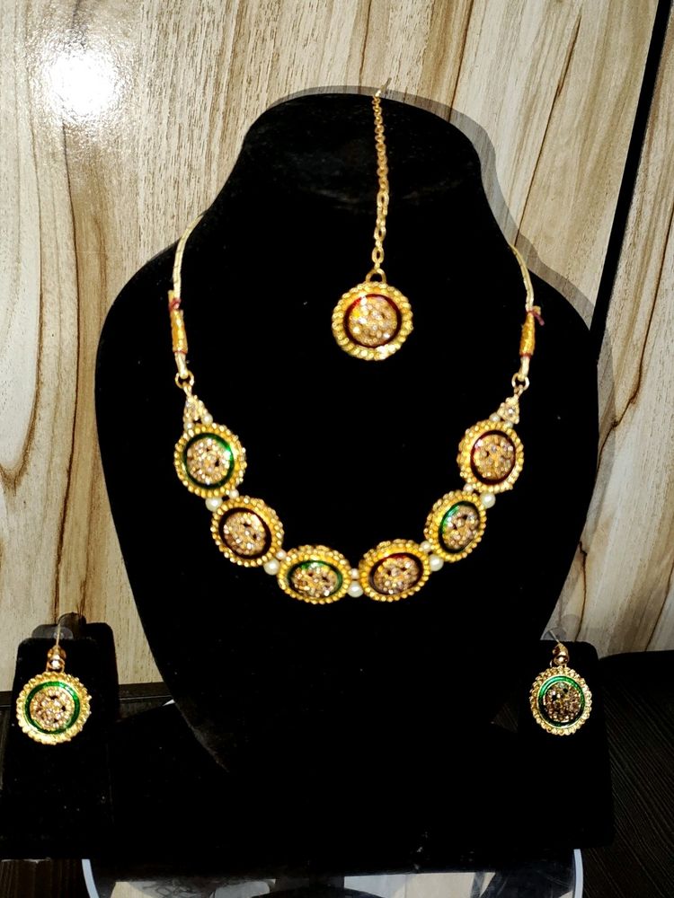 Gold tone traditional choker necklace set