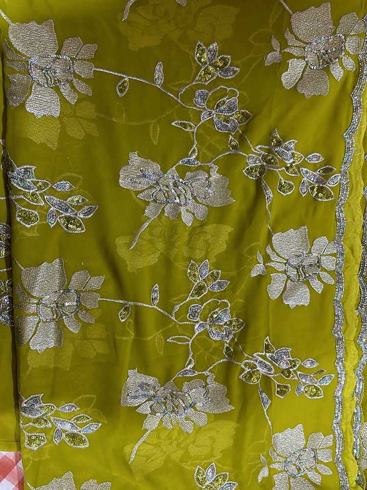 Green Saree In Excellent Condition