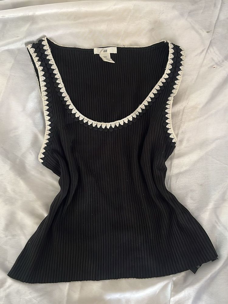 H&M embroidered neckline ribbed top