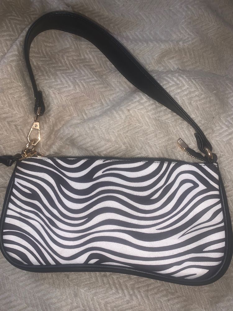 Black And White Trendy Hand Bag