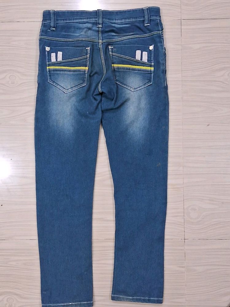 I am selling Jeans Pant