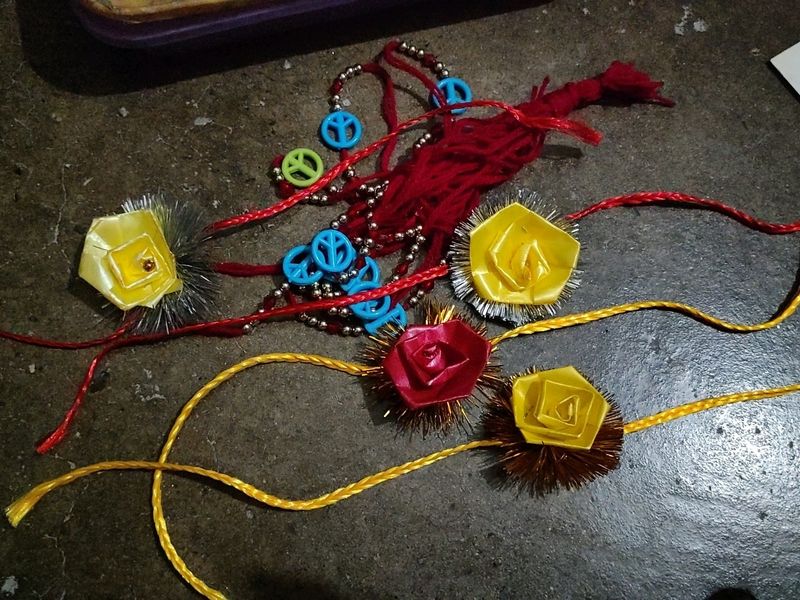 13 Rakhis