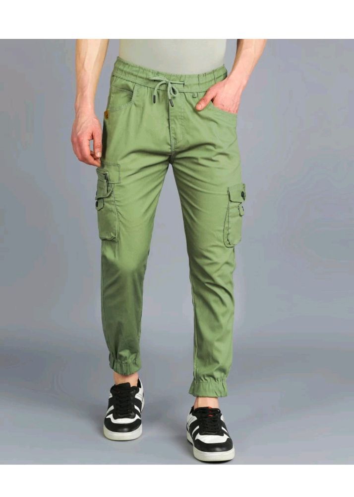 Men cargo pant looking