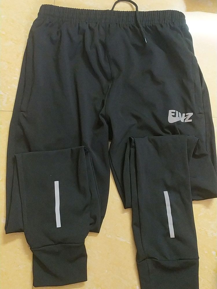 ISTRECHABLE ATHLETE PANT FOR BOY.