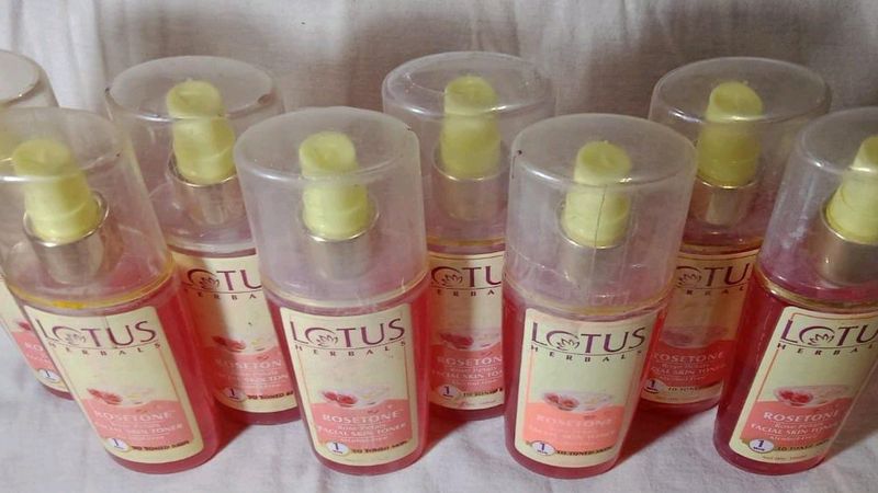 Lotus herbal Rose toner