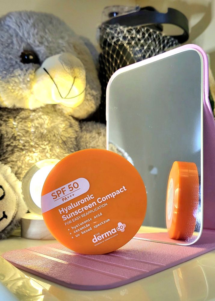 The Derma Co Sunscreen Compact.