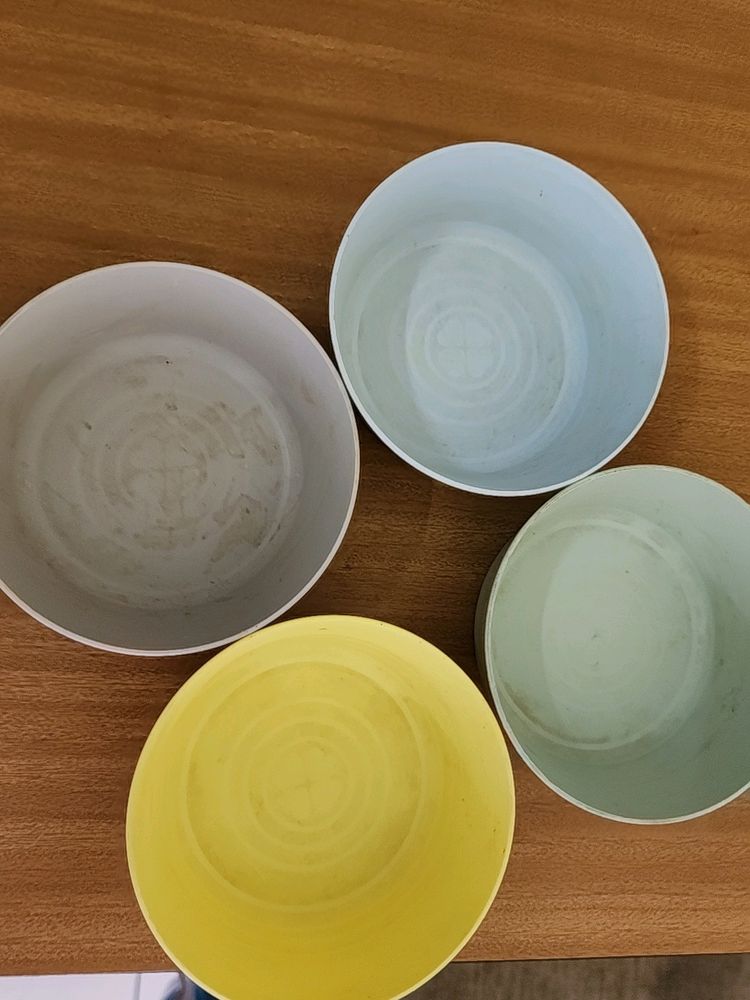 Pack Of 4 Used Plastic Bowls