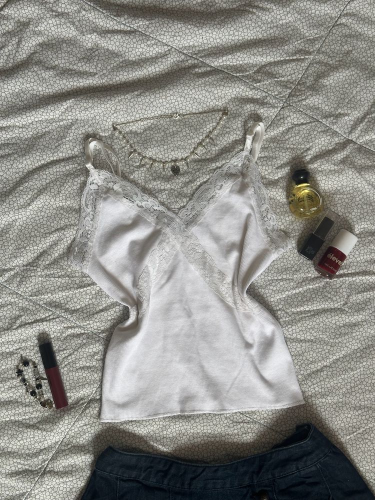 white lace tank top ^^