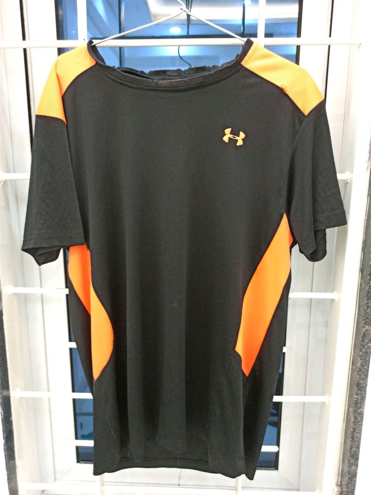 Under-armour black t-shirt