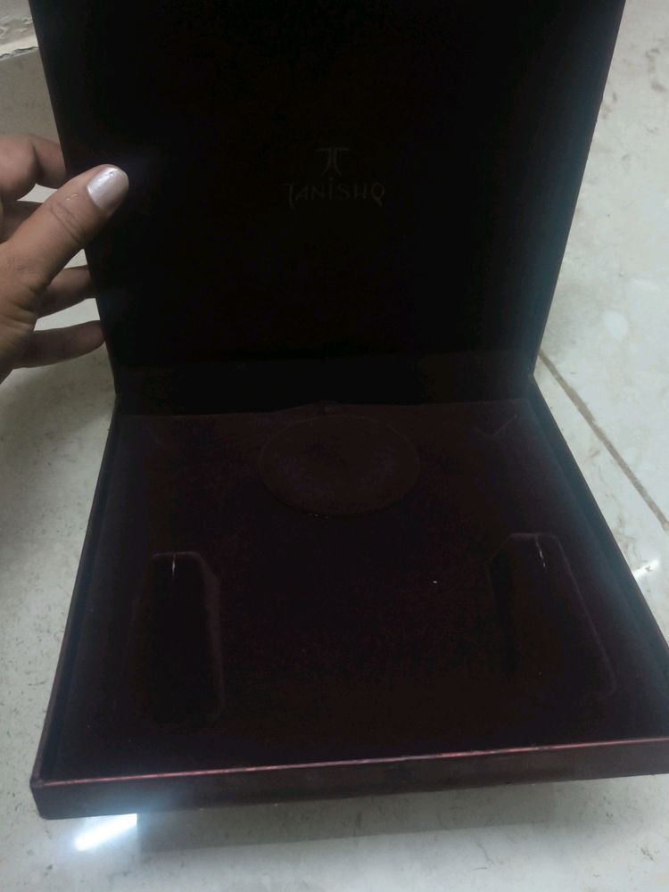 Tanishq Necklace Box