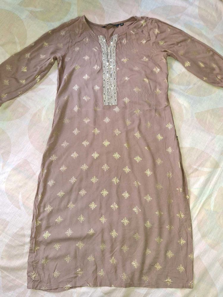 avaasa Kurti