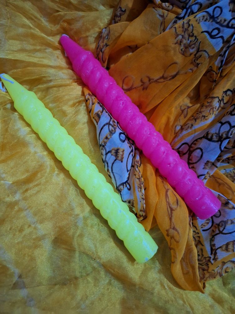 2 Large Spiral Candles With 5 Hankies As Freebies