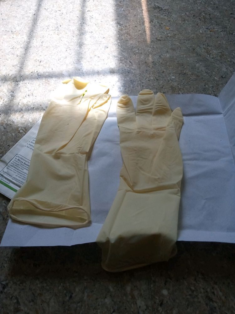 Surgical Gloves 17 Pairs