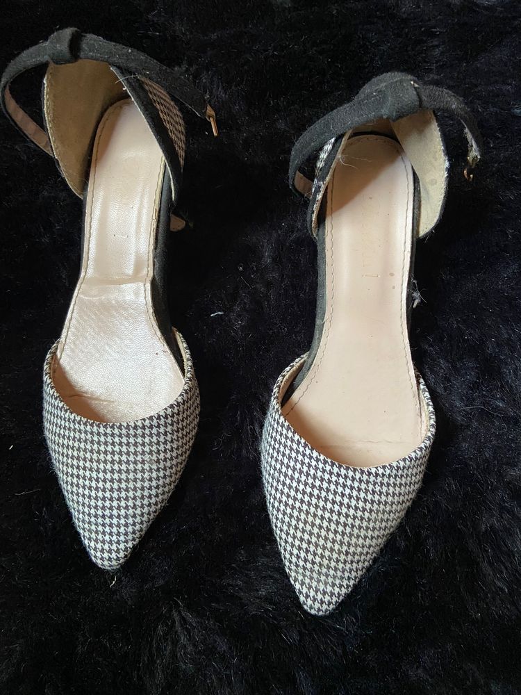 Checkered heels