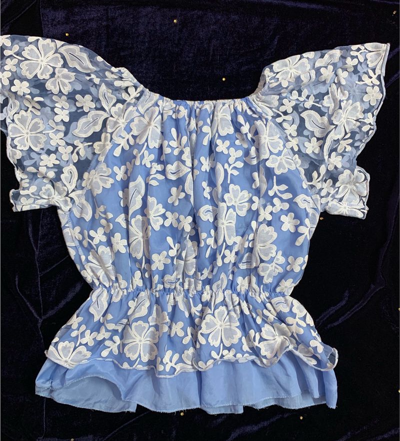 Pretty floral top for women
