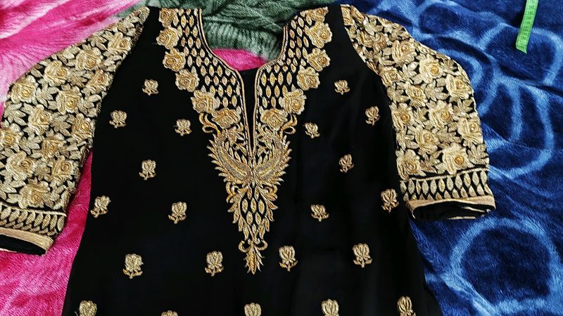 Beautiful Zari And Kundan Work Kurta