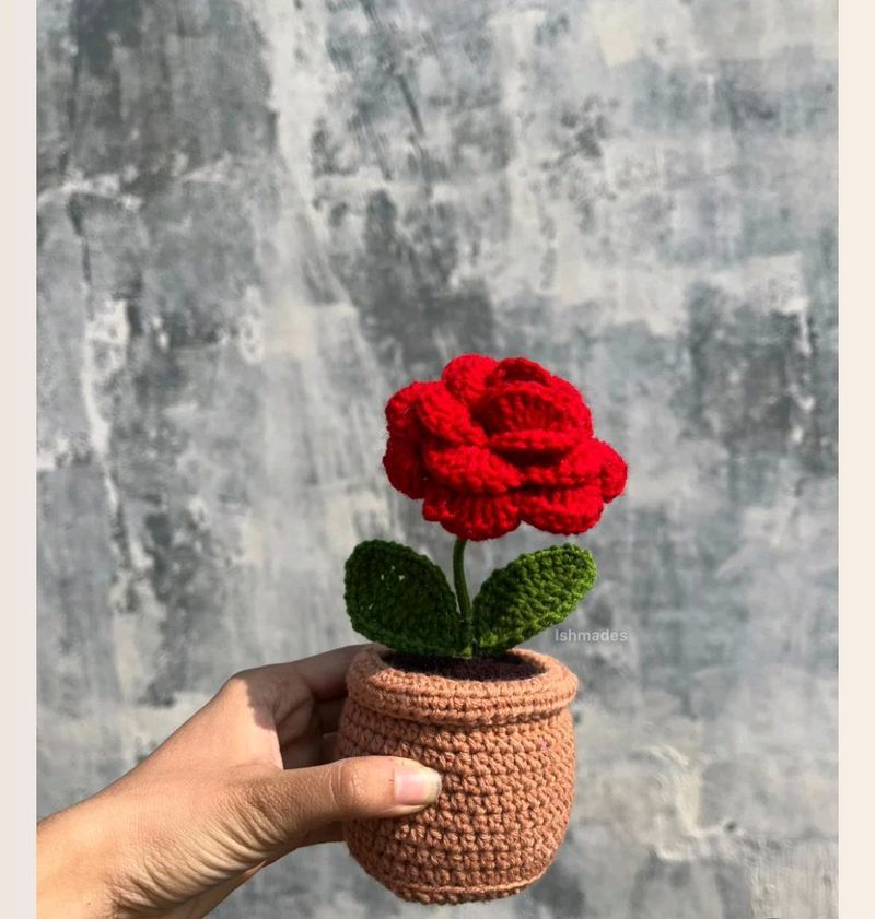 Crochet Rose Pot