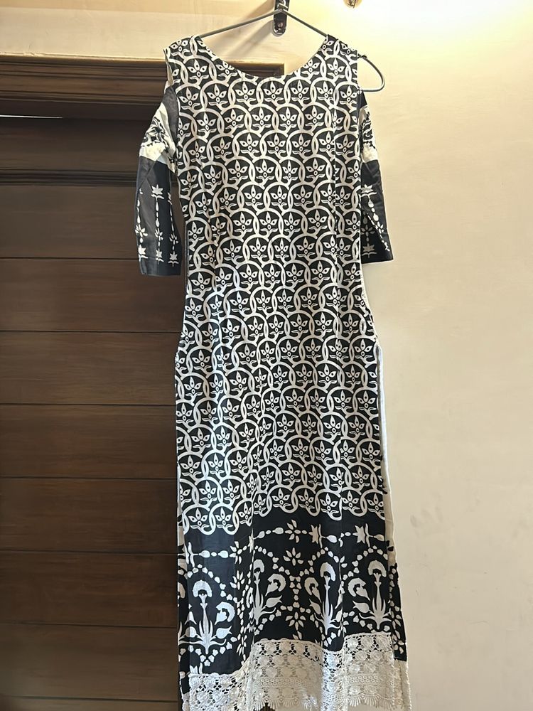 Black And White Printed Suit With Dupata