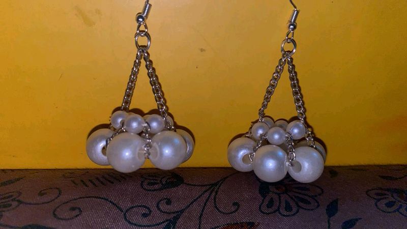 Hanging Pearl Necklace And Earring Set