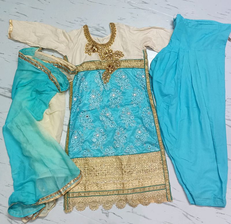 Beautiful Suit Set Salwar Dupatta Kurta