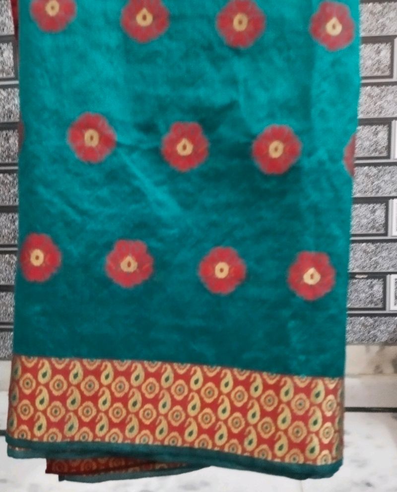 A Beautiful Banarasi Saree And Light Weight