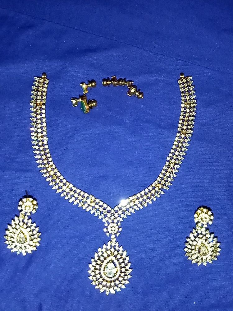 Detachable Stone Neck Set