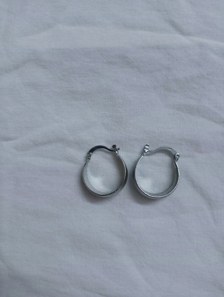 Cute hoop earrings (Trendy)