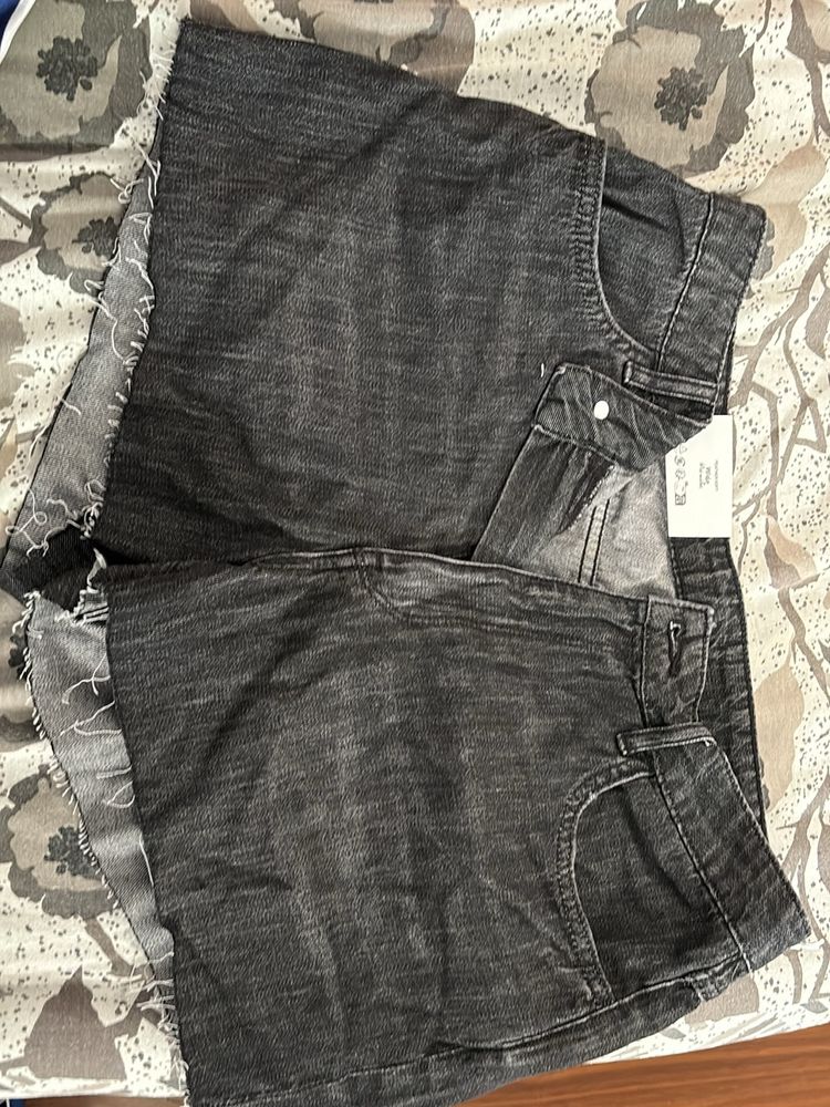 New H&M Shorts US 8 Size