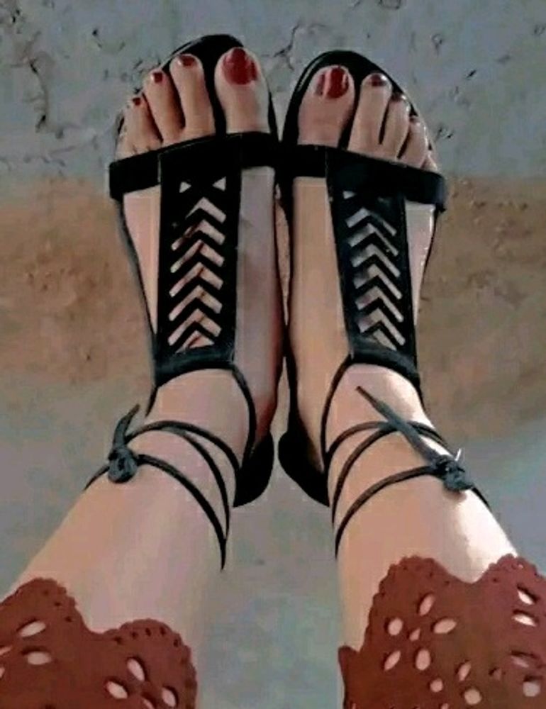 Tie Up Flats