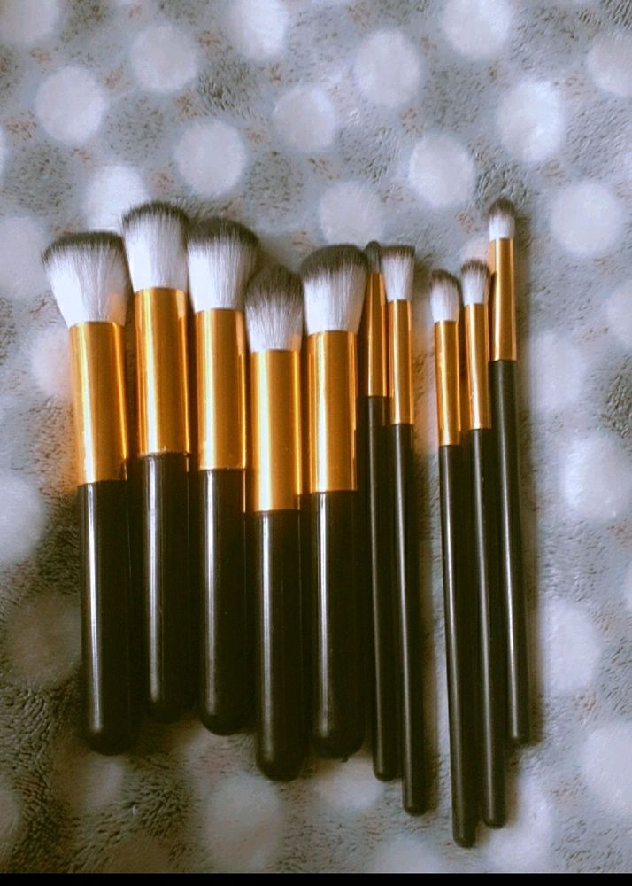 Set Of Makeup brushes