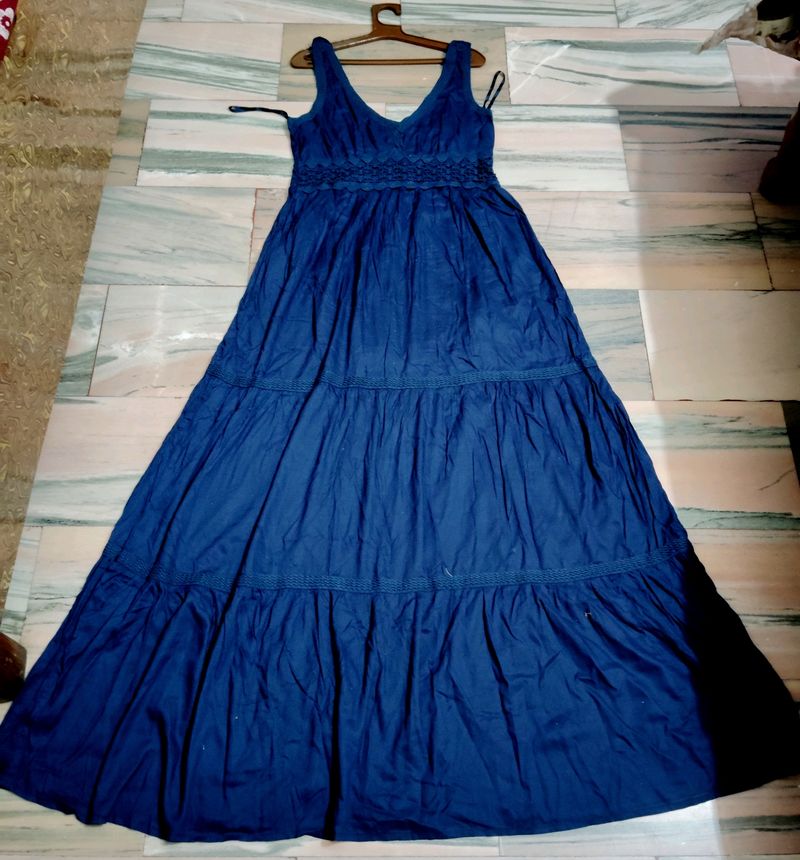 Beautiful Blue Dress Woman and Girls.. Size issue