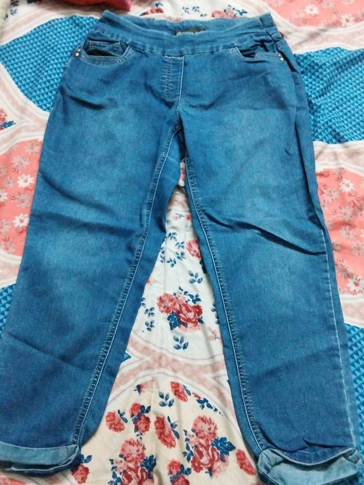 I Am Selling Jeans.