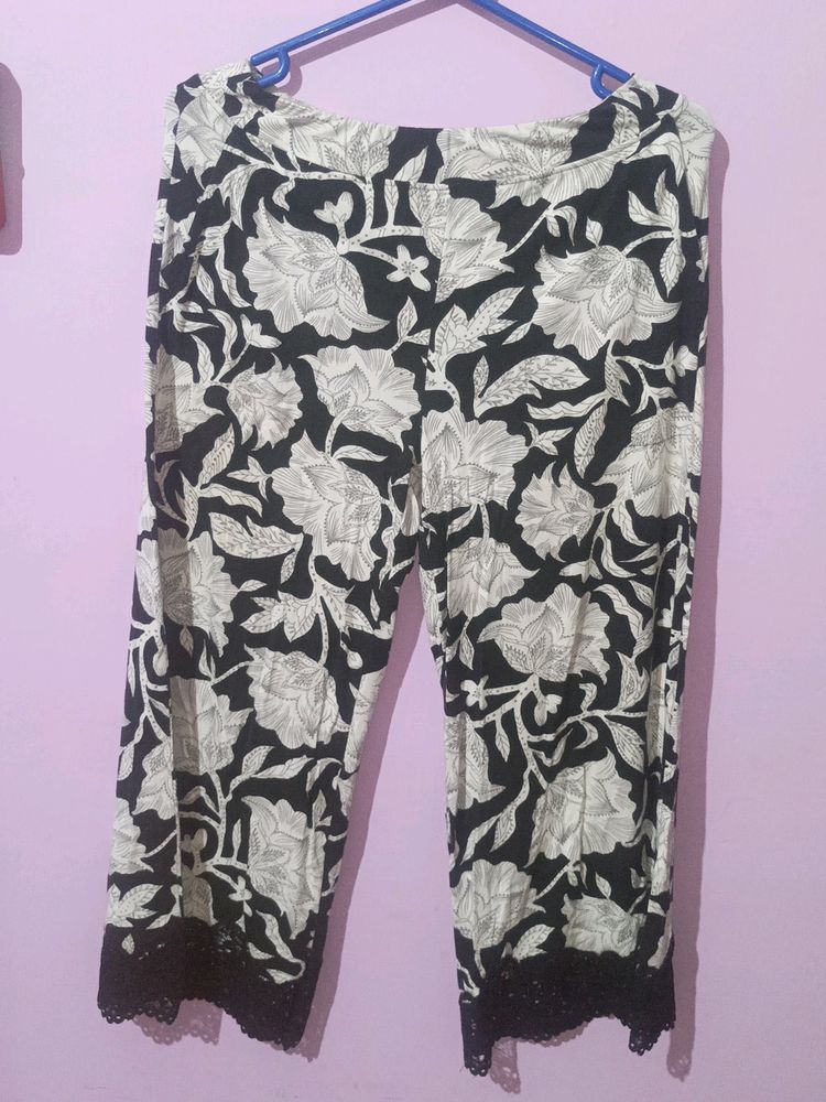 Black and White Below Knee Capri