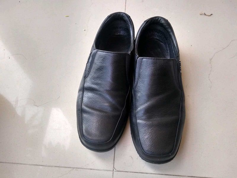 Very Good Hush Puppies Black Formal Shoes