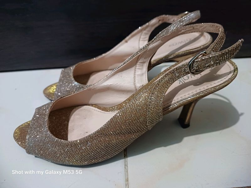 Beautiful Golden CATWALK heels With Box