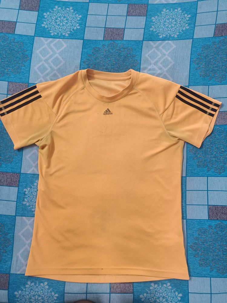 ADIDAS tshirt