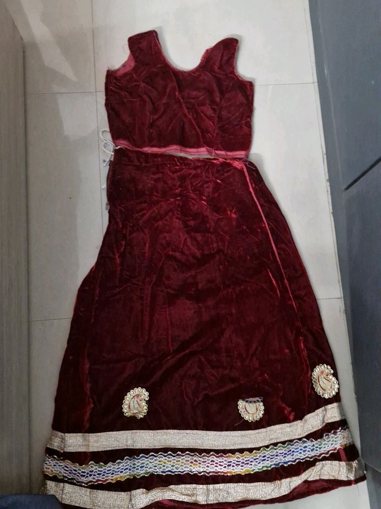 HANDSTICHED VELVET LEHENGA