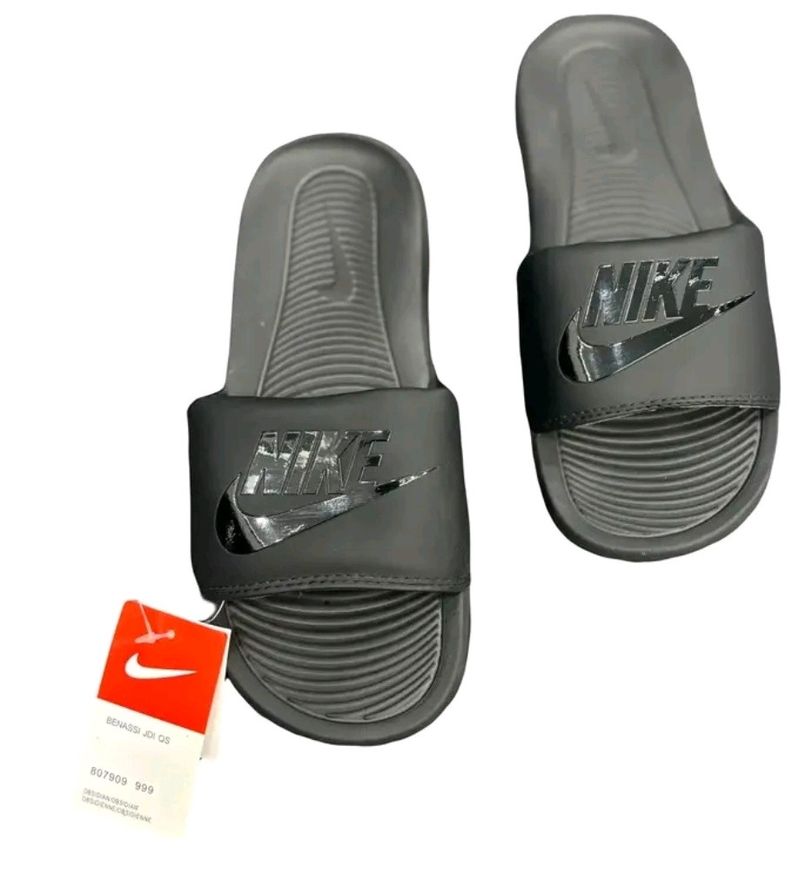 New Nike Flipflops