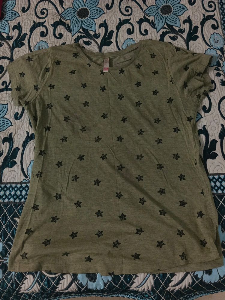 Green Color Star Print T Shirt Best Condition