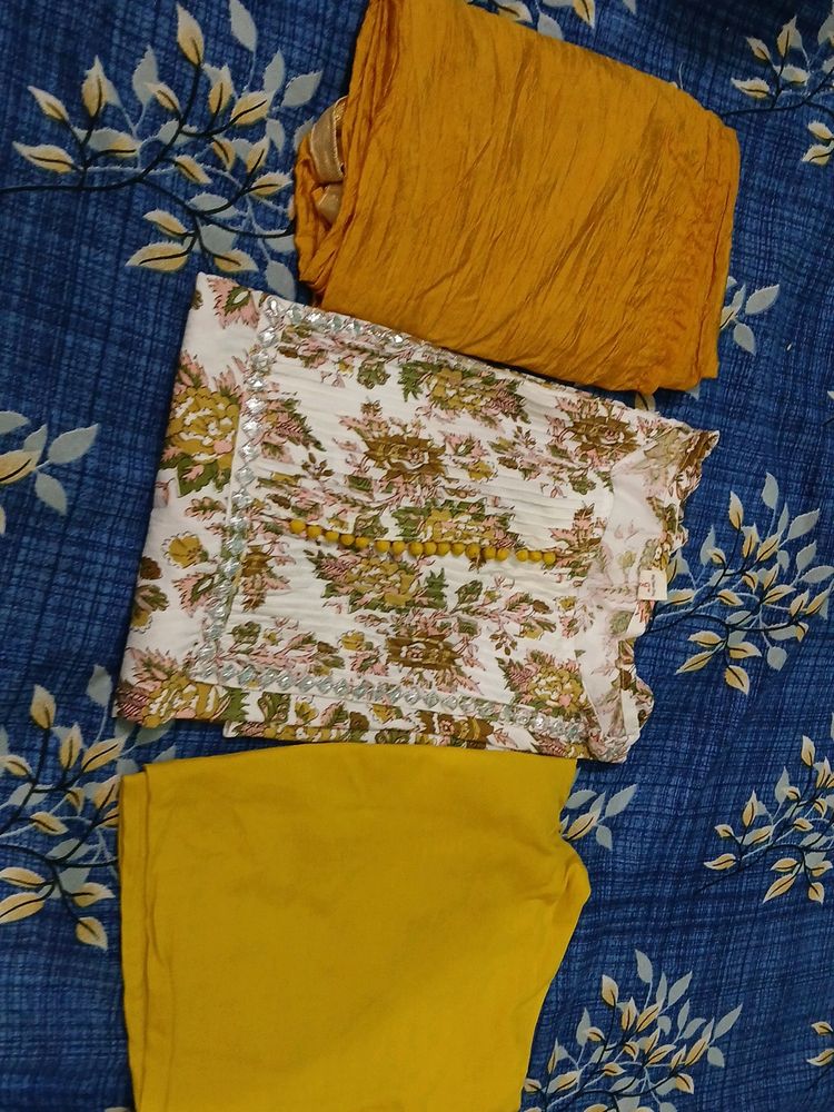 Floral Set White Yellow