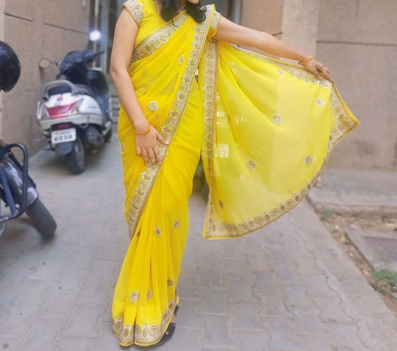 Heavy Wedding Saree With Blouse