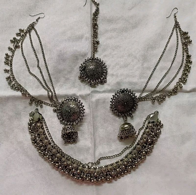 Oxidised Jewellery Set With Mangtika