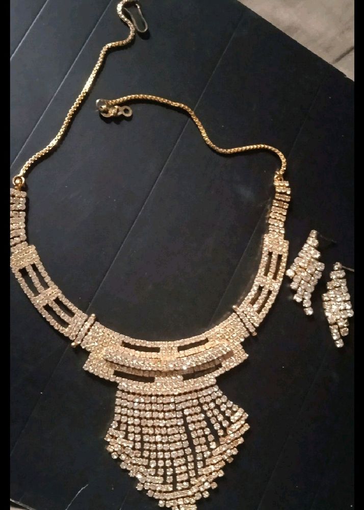 Beautiful Stone Studded Necklace And Earing