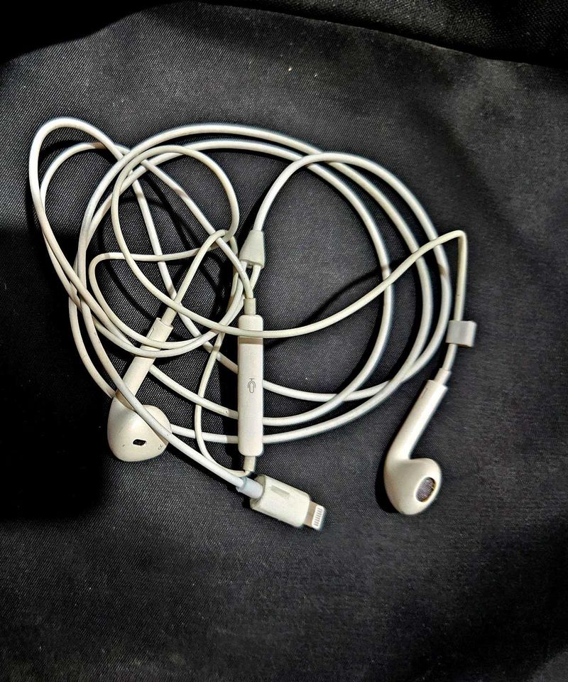 First copy of iphone wired earphones