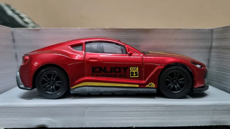 Aston Martin 1/43 Scale Car