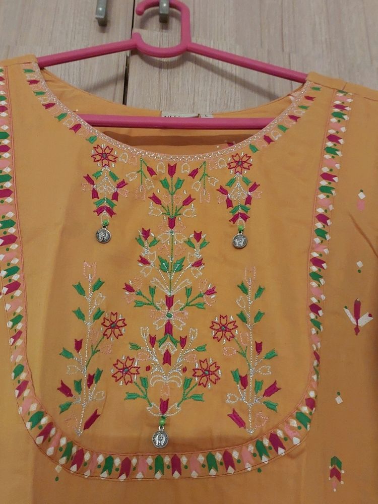 Neerus Women Floral.kurti On Sale