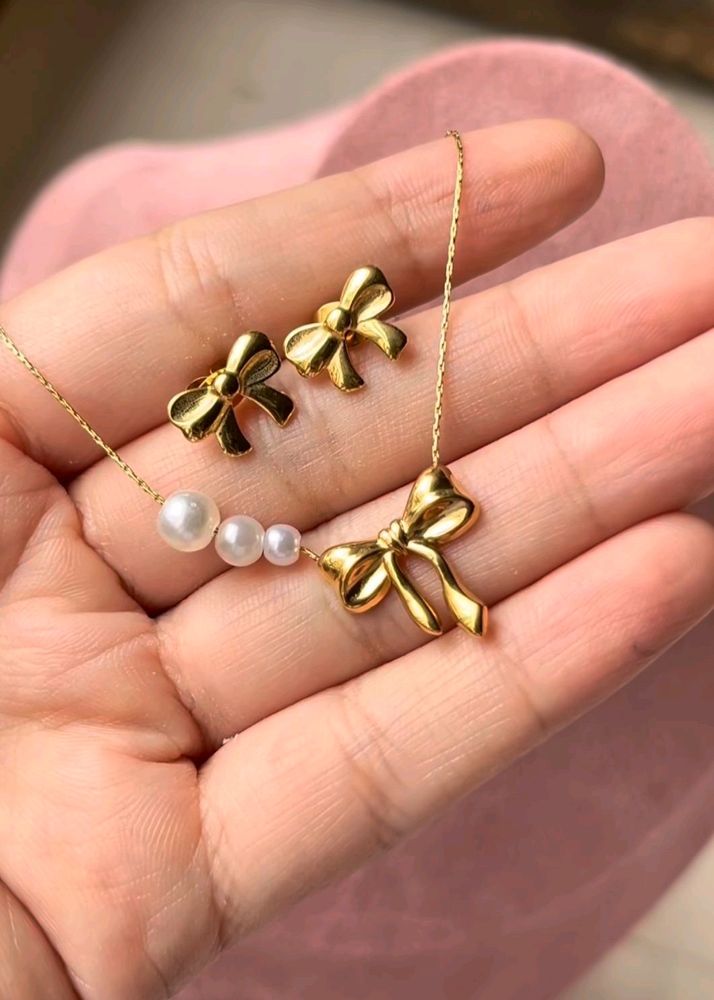 Bow Necklace